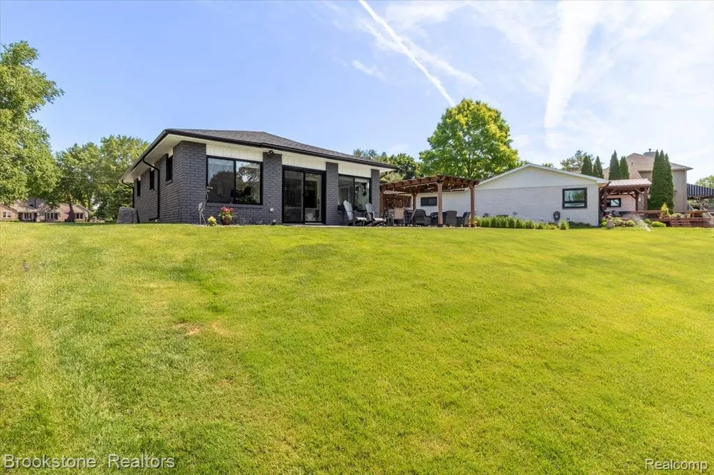 3378 Kingsway Drive Highland Charter Township MI 48356