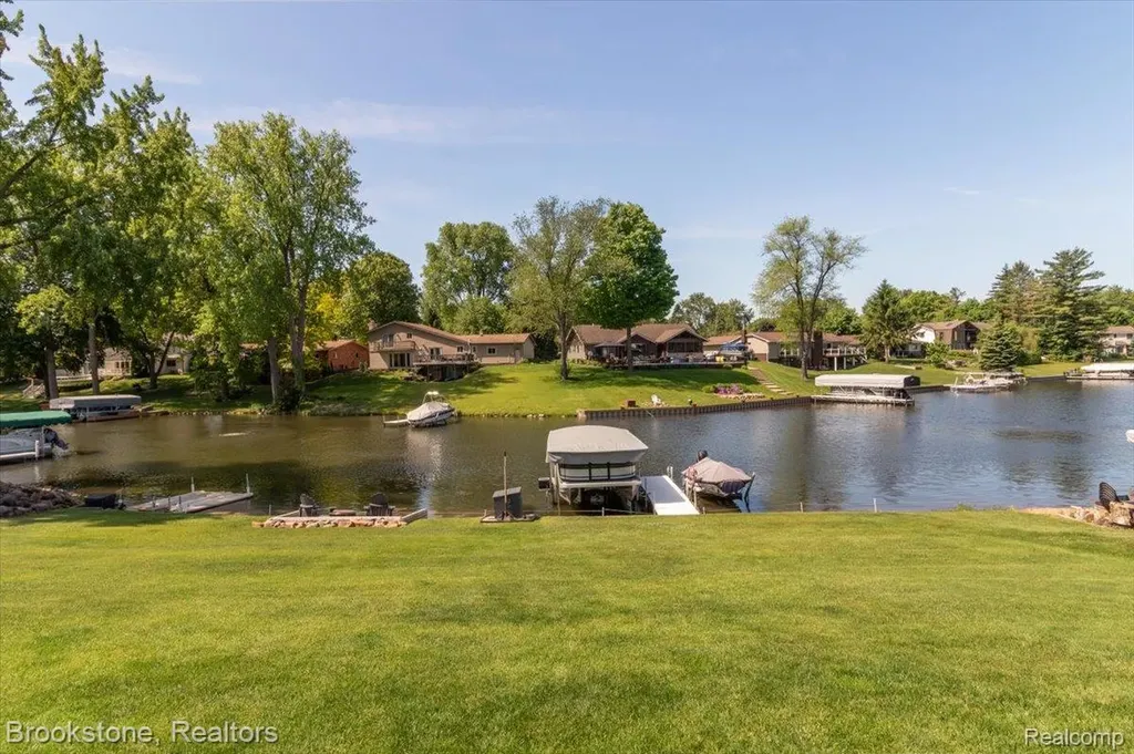3378 Kingsway Drive Highland Charter Township MI 48356