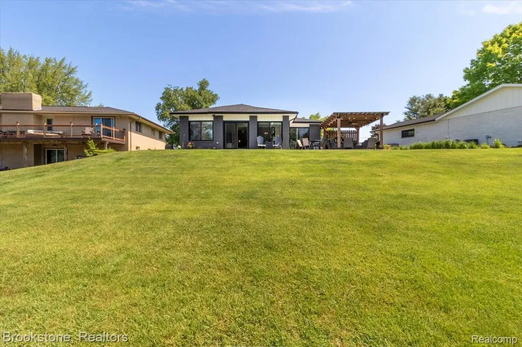 3378 Kingsway Drive Highland Charter Township MI 48356