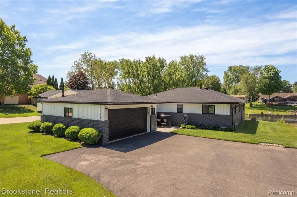 3378 Kingsway Drive Highland Charter Township MI 48356
