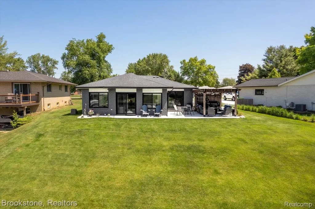 3378 Kingsway Drive Highland Charter Township MI 48356