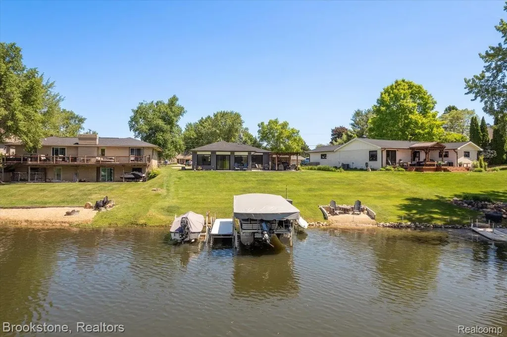 3378 Kingsway Drive Highland Charter Township MI 48356