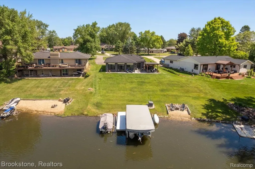 3378 Kingsway Drive Highland Charter Township MI 48356