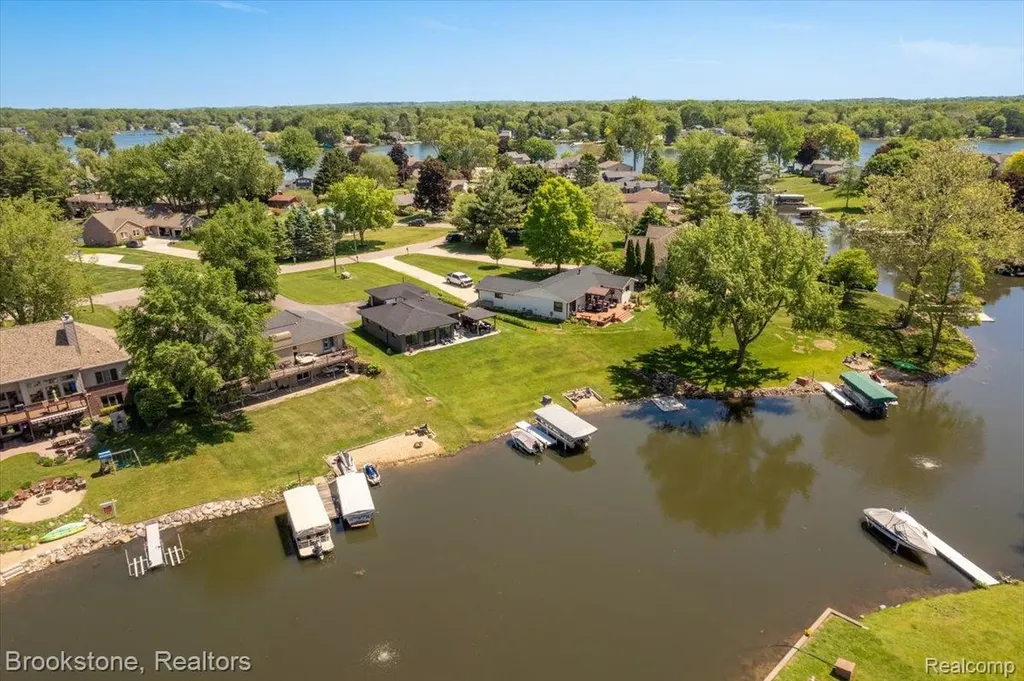 3378 Kingsway Drive Highland Charter Township MI 48356