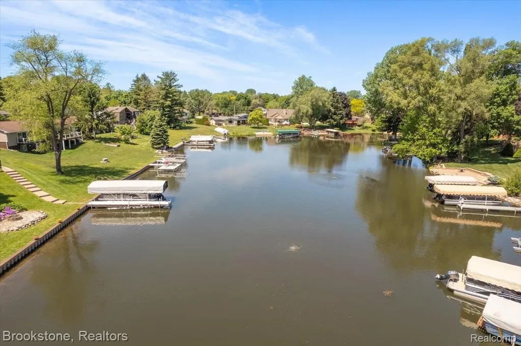 3378 Kingsway Drive Highland Charter Township MI 48356