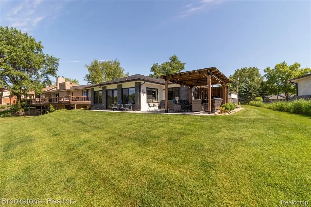 3378 Kingsway Drive Highland Charter Township MI 48356