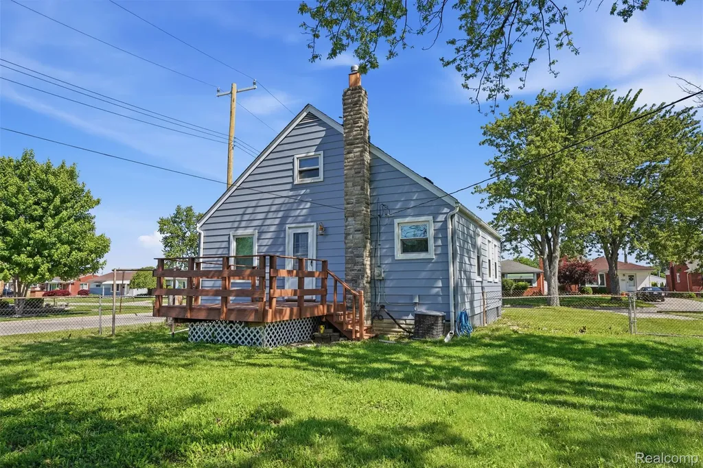 13181 Peach Street Southgate City MI 48195