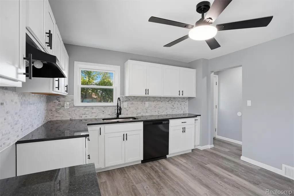 13181 Peach Street Southgate City MI 48195