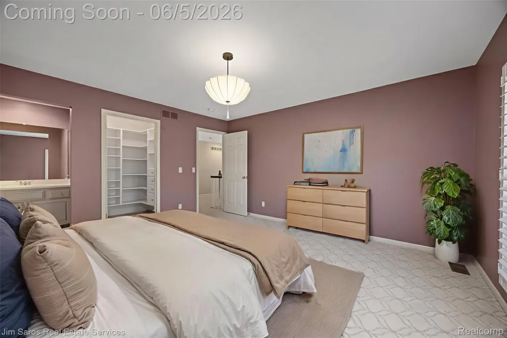 910 Edgemont Park Grosse Pointe Park City MI 48230