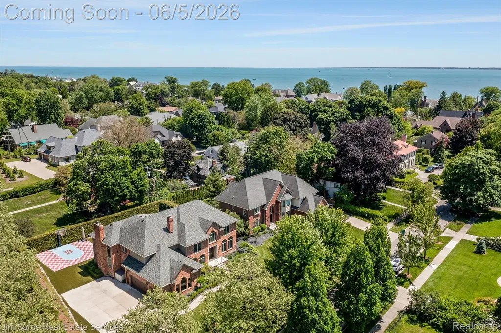 910 Edgemont Park Grosse Pointe Park City MI 48230