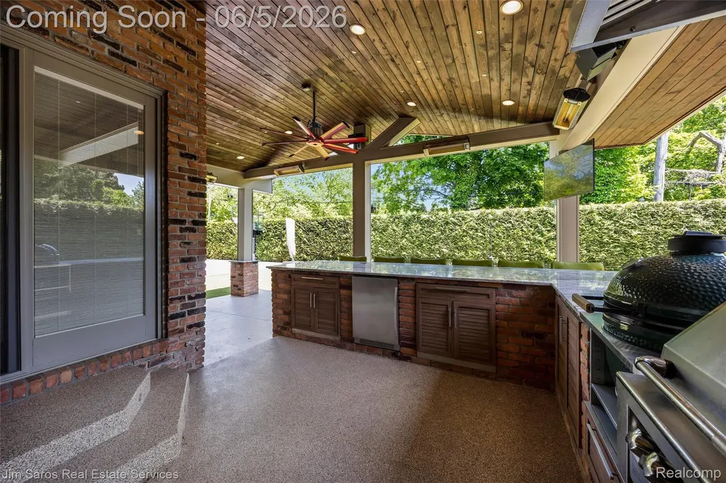 910 Edgemont Park Grosse Pointe Park City MI 48230