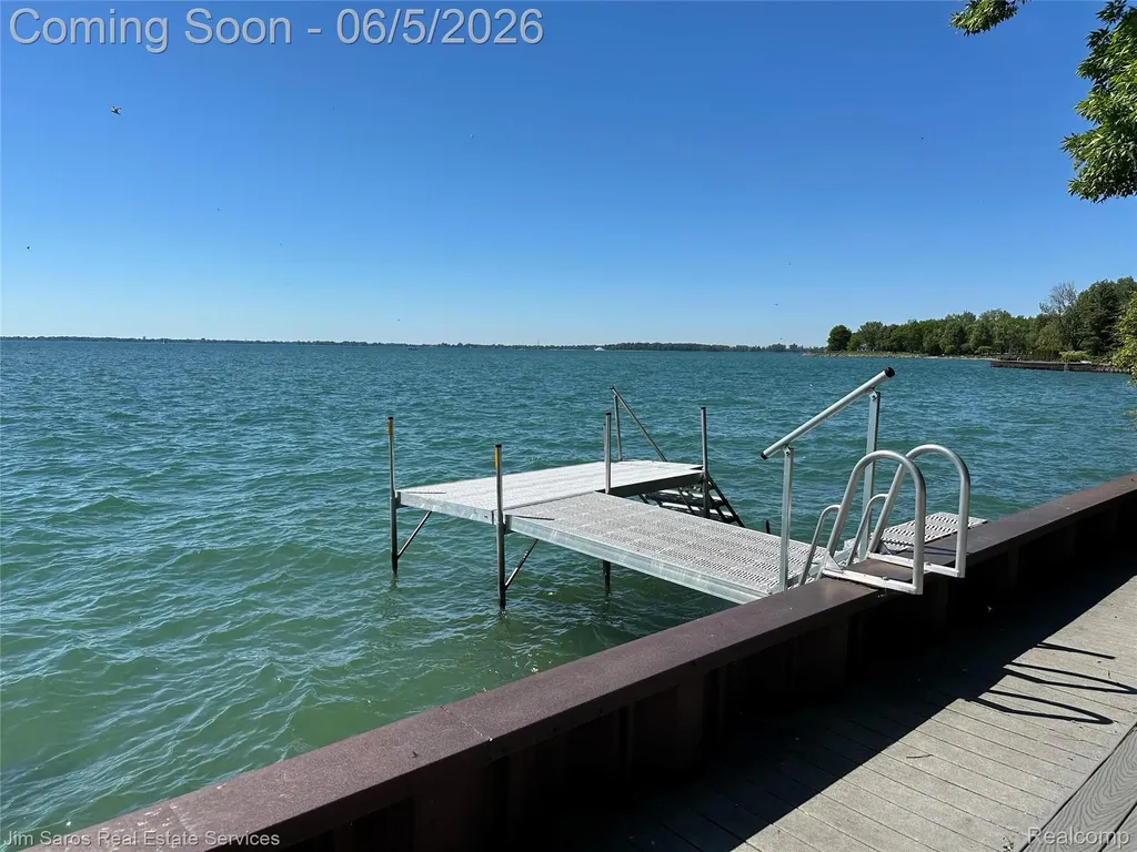 910 Edgemont Park Grosse Pointe Park City MI 48230