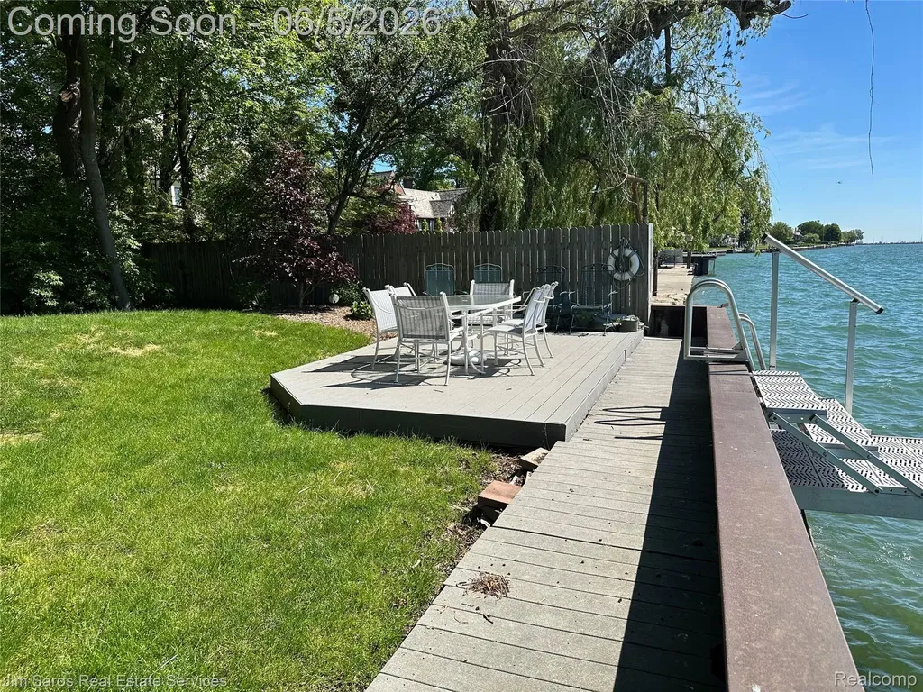 910 Edgemont Park Grosse Pointe Park City MI 48230