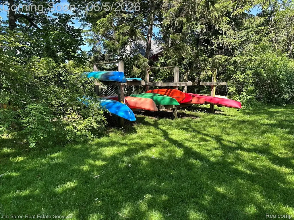 910 Edgemont Park Grosse Pointe Park City MI 48230
