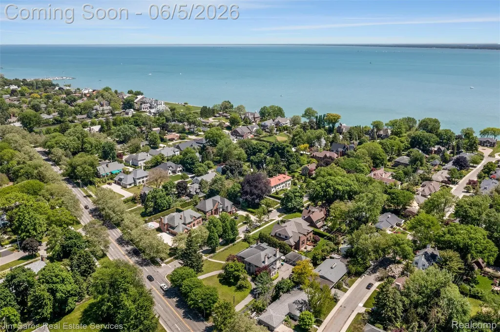 910 Edgemont Park Grosse Pointe Park City MI 48230