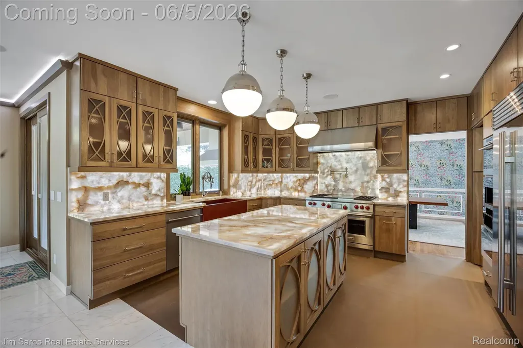 910 Edgemont Park Grosse Pointe Park City MI 48230