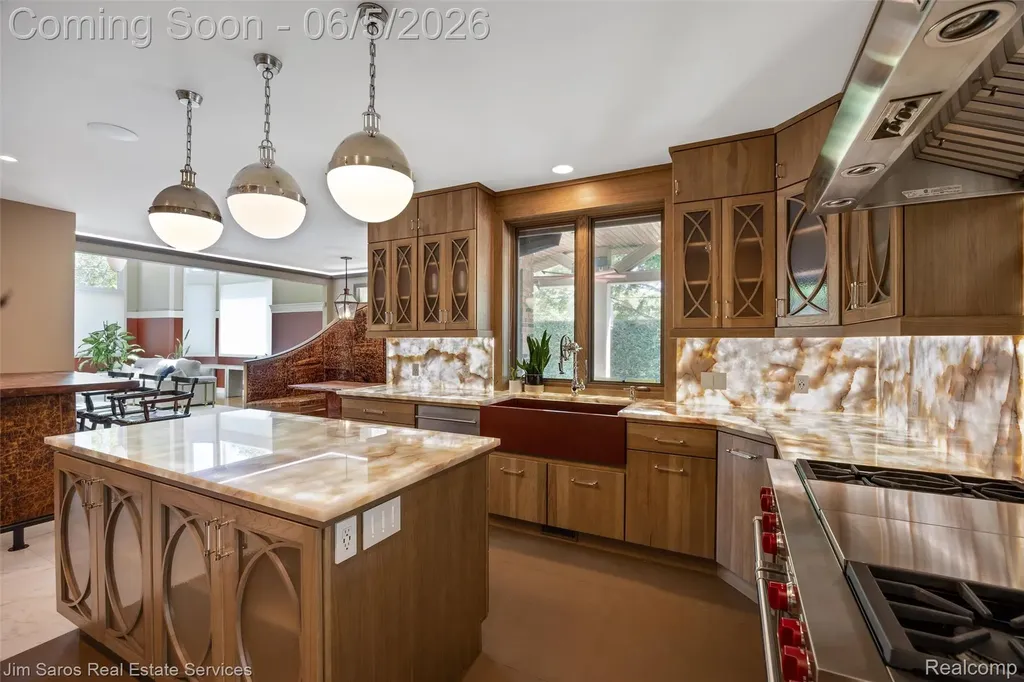 910 Edgemont Park Grosse Pointe Park City MI 48230