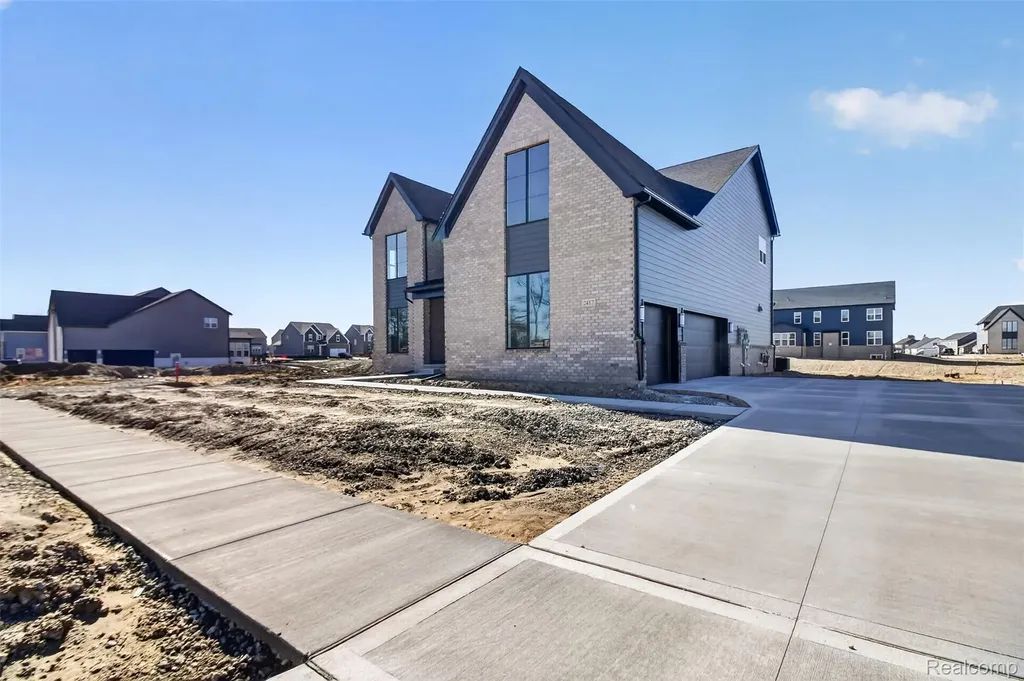 2417 Provencal Drive Commerce Charter Township MI 48382