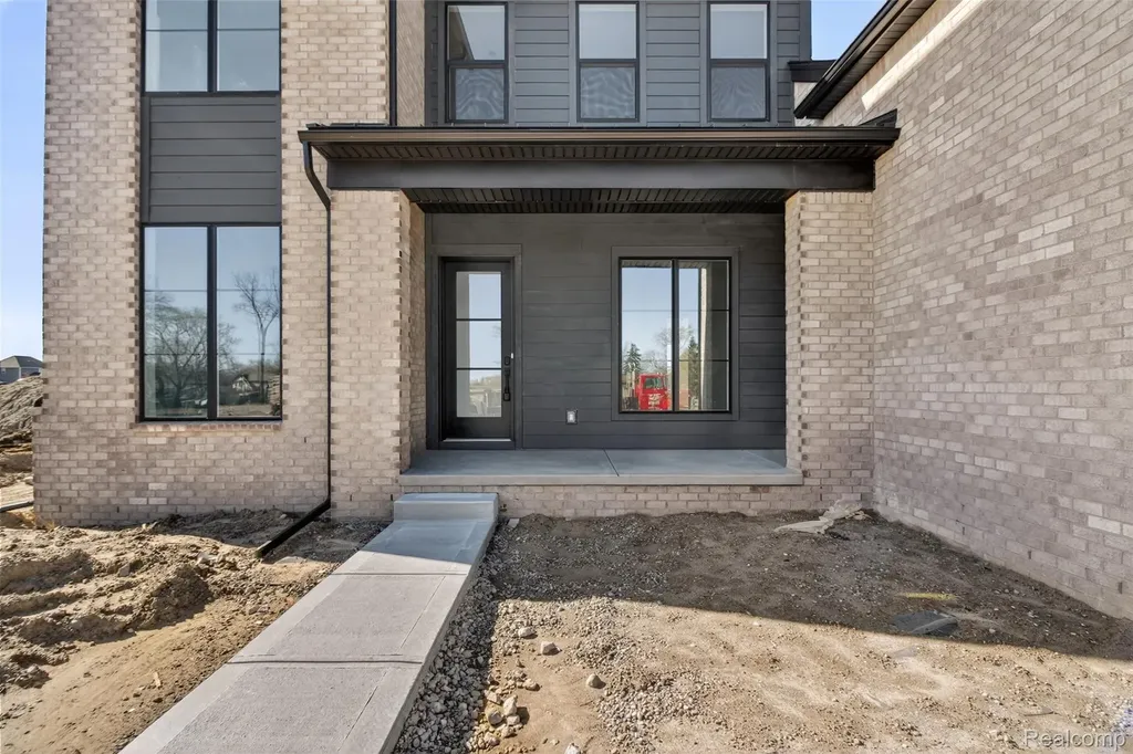 2417 Provencal Drive Commerce Charter Township MI 48382