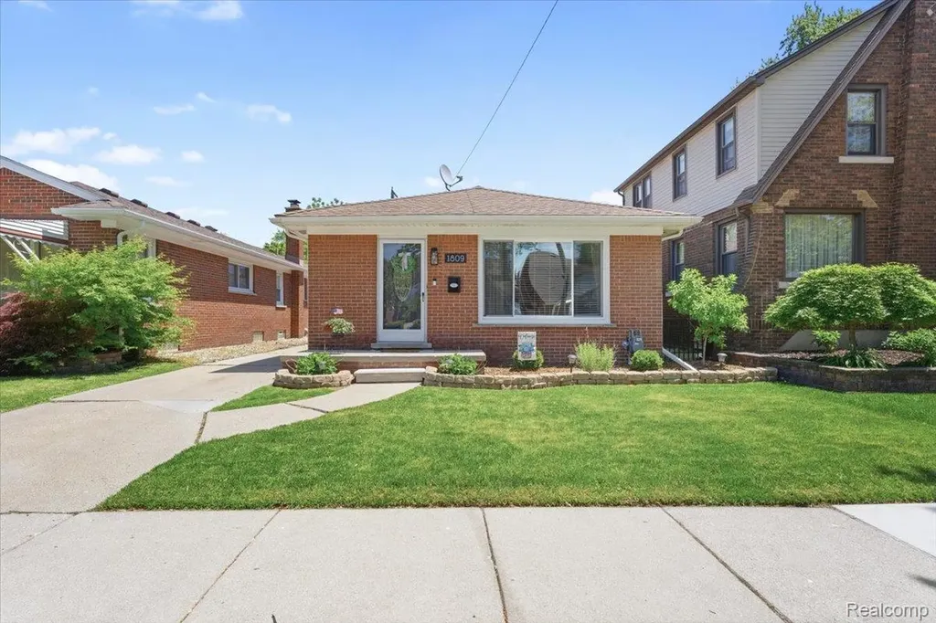 1809 12th Street Wyandotte City MI 48192