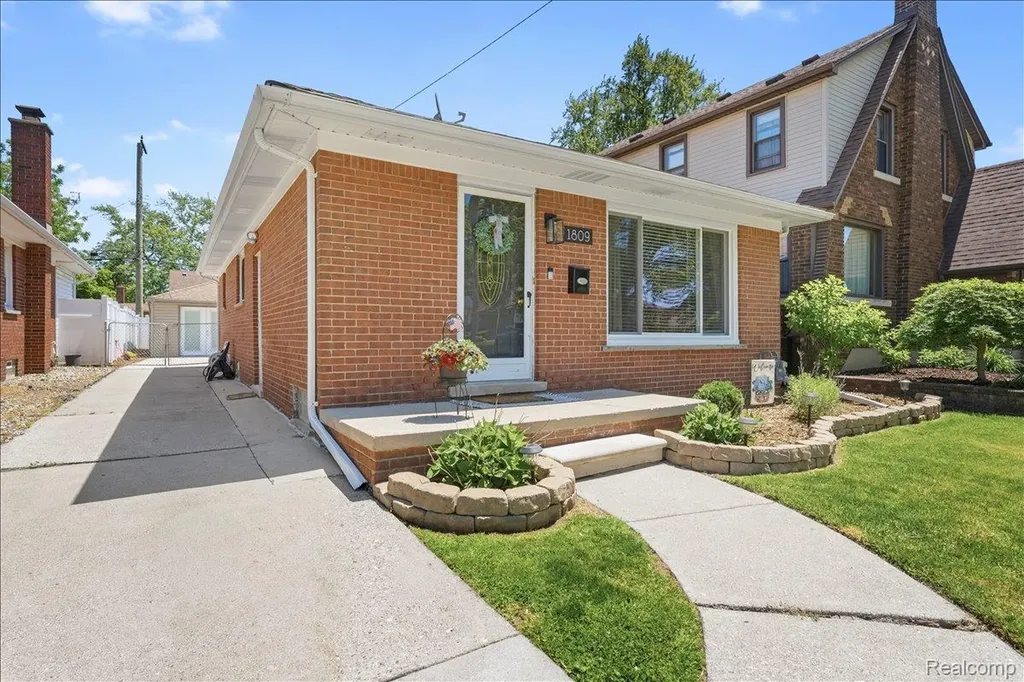 1809 12th Street Wyandotte City MI 48192