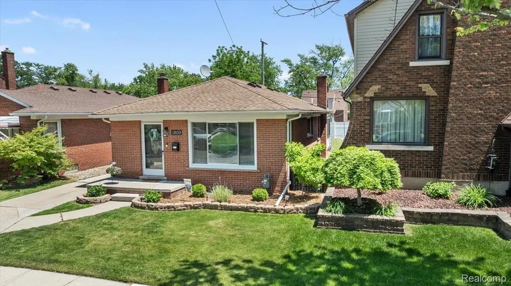 1809 12th Street Wyandotte City MI 48192