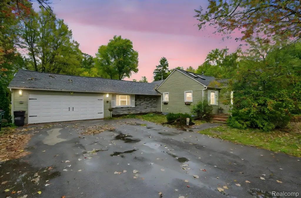 8749 Pacton Drive Shelby Charter Township MI 48317