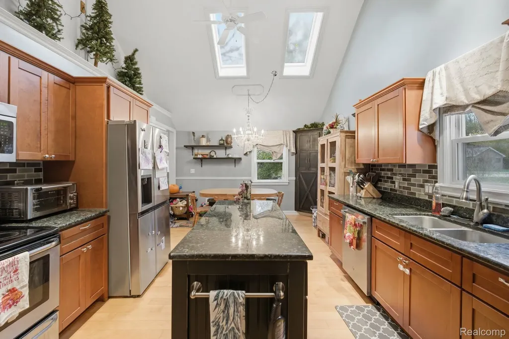 8749 Pacton Drive Shelby Charter Township MI 48317