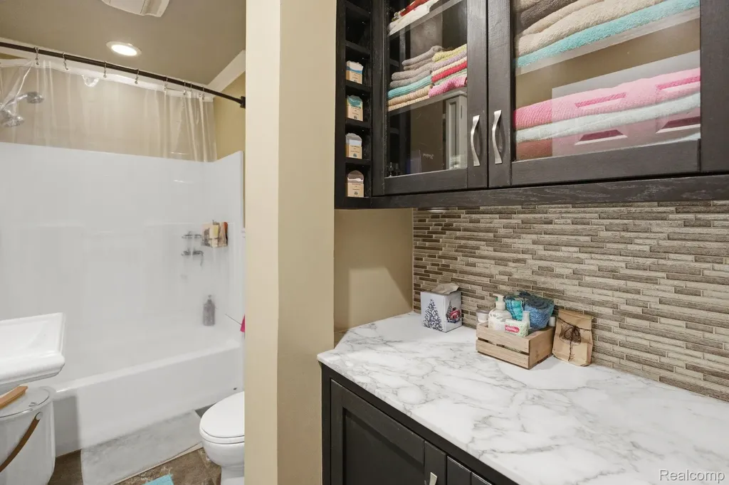 8749 Pacton Drive Shelby Charter Township MI 48317
