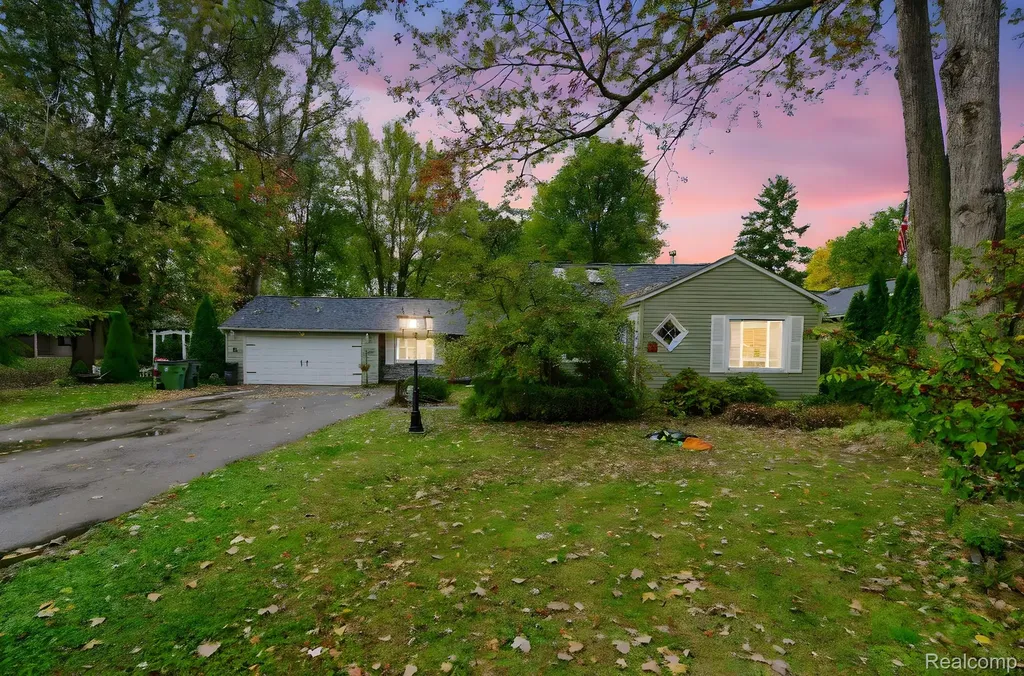 8749 Pacton Drive Shelby Charter Township MI 48317