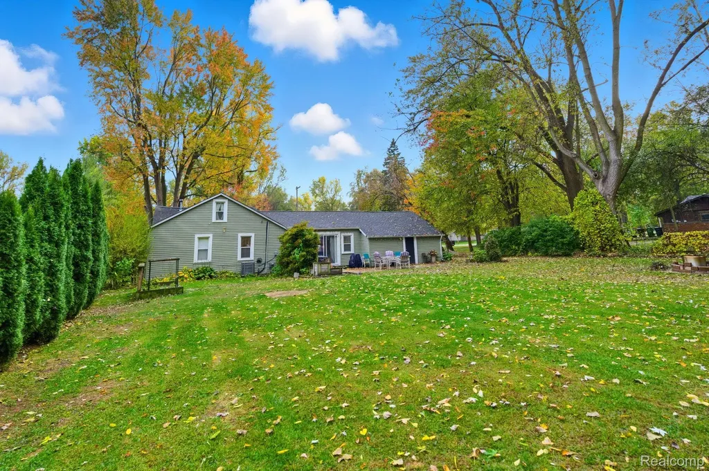 8749 Pacton Drive Shelby Charter Township MI 48317