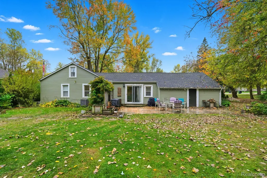 8749 Pacton Drive Shelby Charter Township MI 48317
