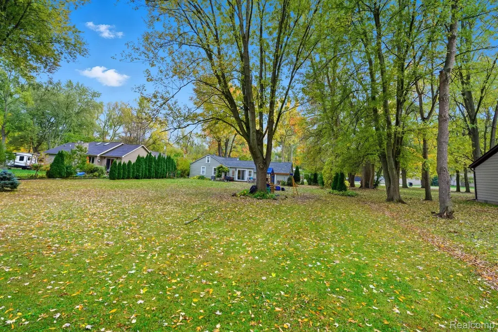 8749 Pacton Drive Shelby Charter Township MI 48317