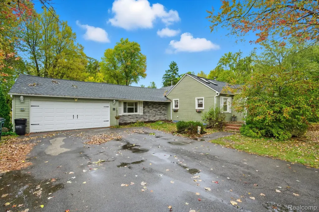 8749 Pacton Drive Shelby Charter Township MI 48317