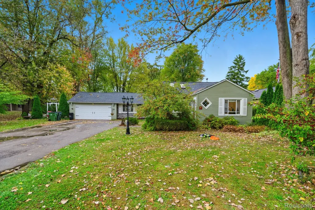 8749 Pacton Drive Shelby Charter Township MI 48317