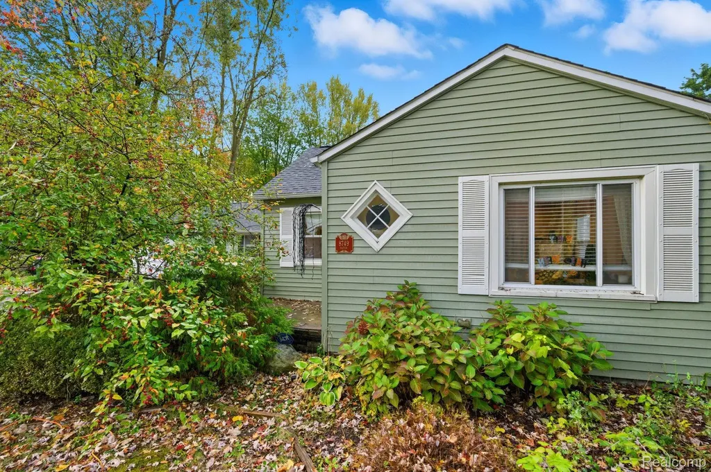 8749 Pacton Drive Shelby Charter Township MI 48317