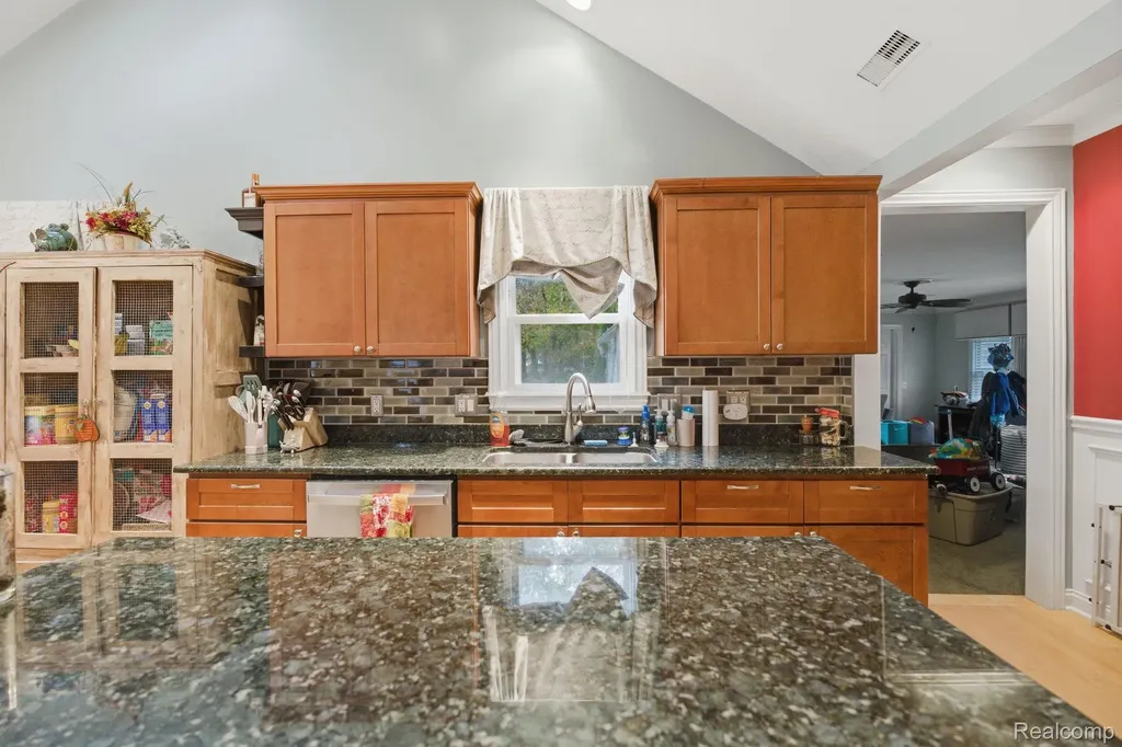 8749 Pacton Drive Shelby Charter Township MI 48317