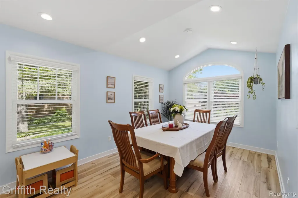 6262 Briggs Lake Drive Green Oak Township MI 48116