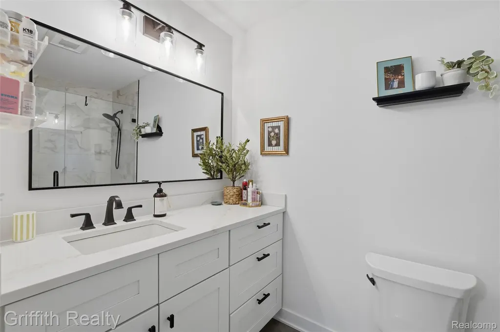 6262 Briggs Lake Drive Green Oak Township MI 48116