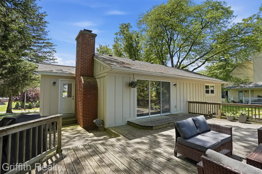 6262 Briggs Lake Drive Green Oak Township MI 48116
