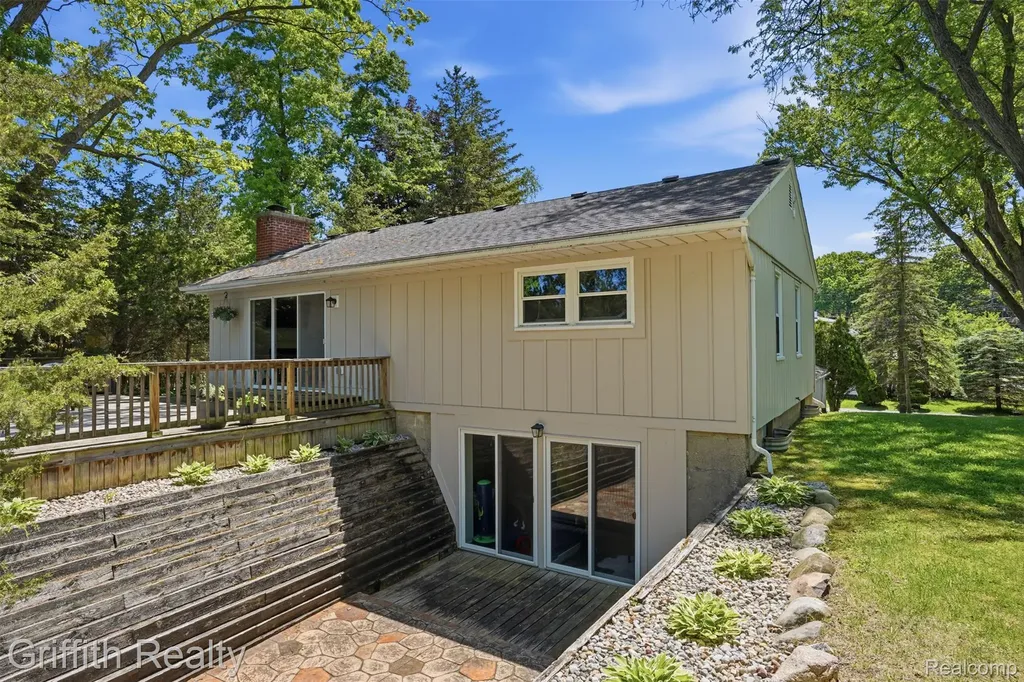 6262 Briggs Lake Drive Green Oak Township MI 48116