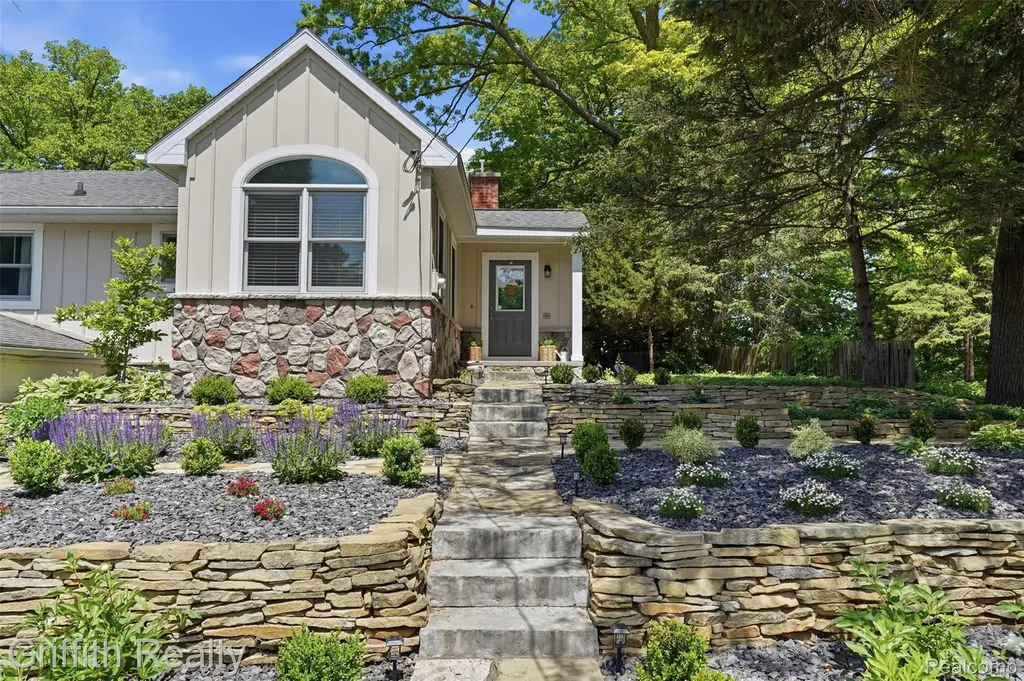 6262 Briggs Lake Drive Green Oak Township MI 48116