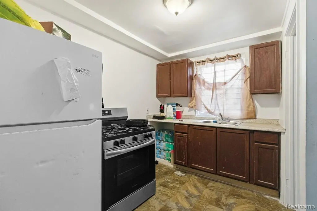 17142 Pembroke Avenue Detroit City MI 48235