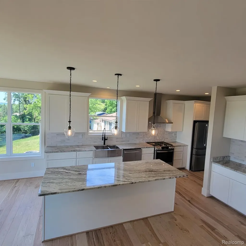 1752 Milford Heights Milford Charter Township MI 48381