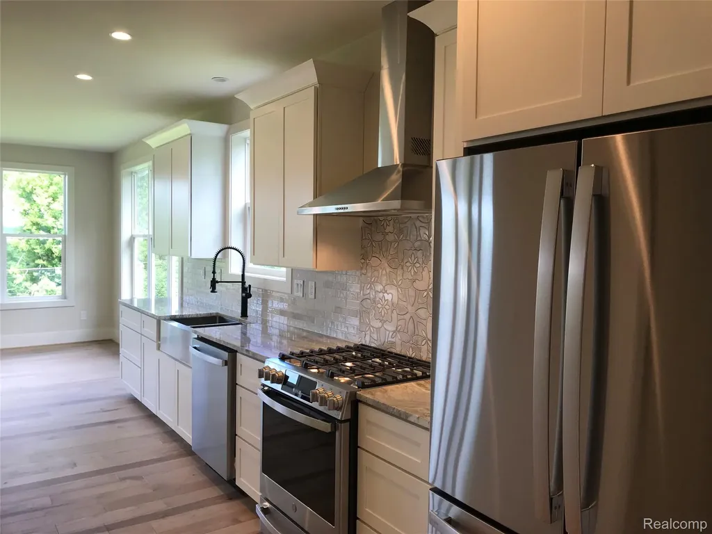 1752 Milford Heights Milford Charter Township MI 48381