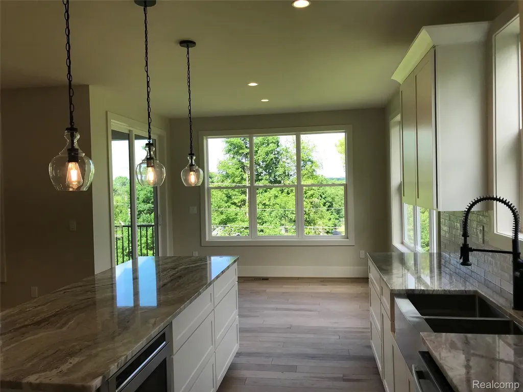 1752 Milford Heights Milford Charter Township MI 48381