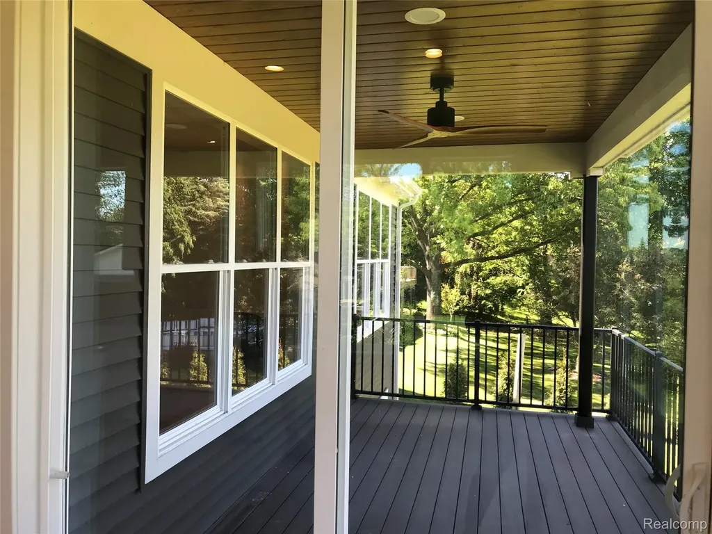 1752 Milford Heights Milford Charter Township MI 48381