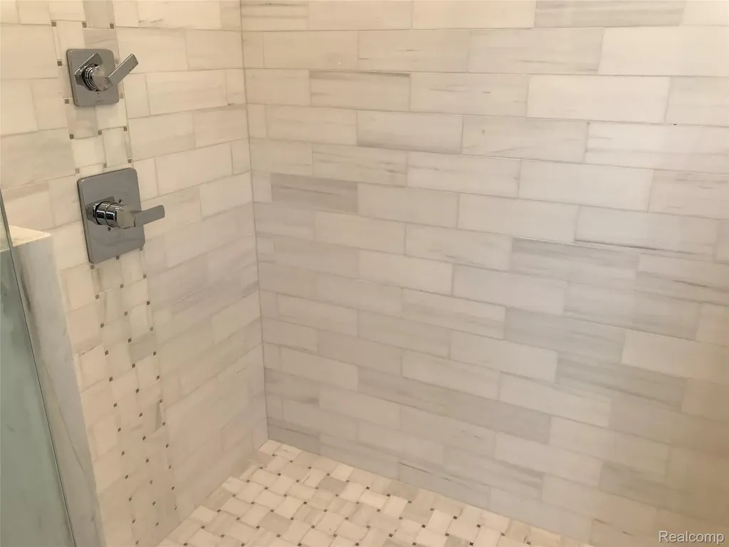 1752 Milford Heights Milford Charter Township MI 48381