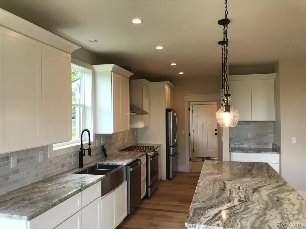 1752 Milford Heights Milford Charter Township MI 48381