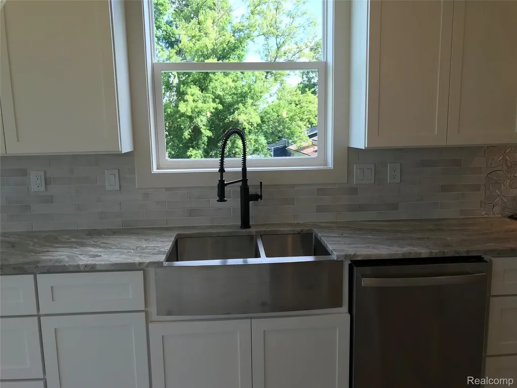 1752 Milford Heights Milford Charter Township MI 48381